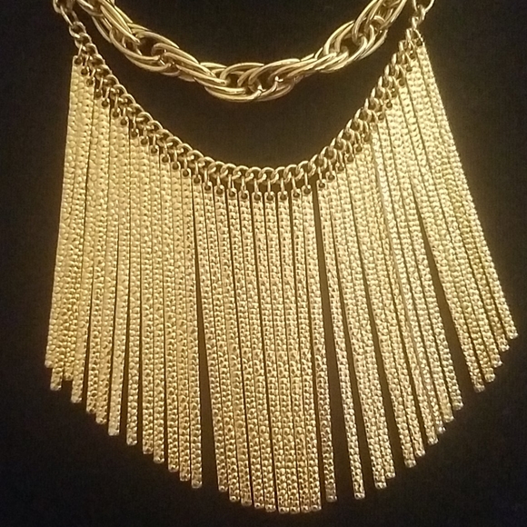 🎉Guess Gold Tone Statement Necklace - Picture 2 of 4